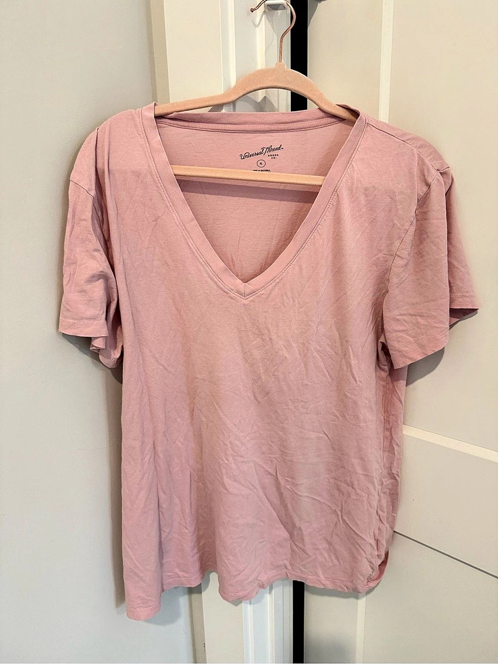 Universal Thread Short-Sleeve Iconic V-Neck T-Shirt Pink XL